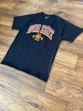 🔥 Iowa State Cyclones Tee – Champion Black Spellout | Classic College Drip (M)